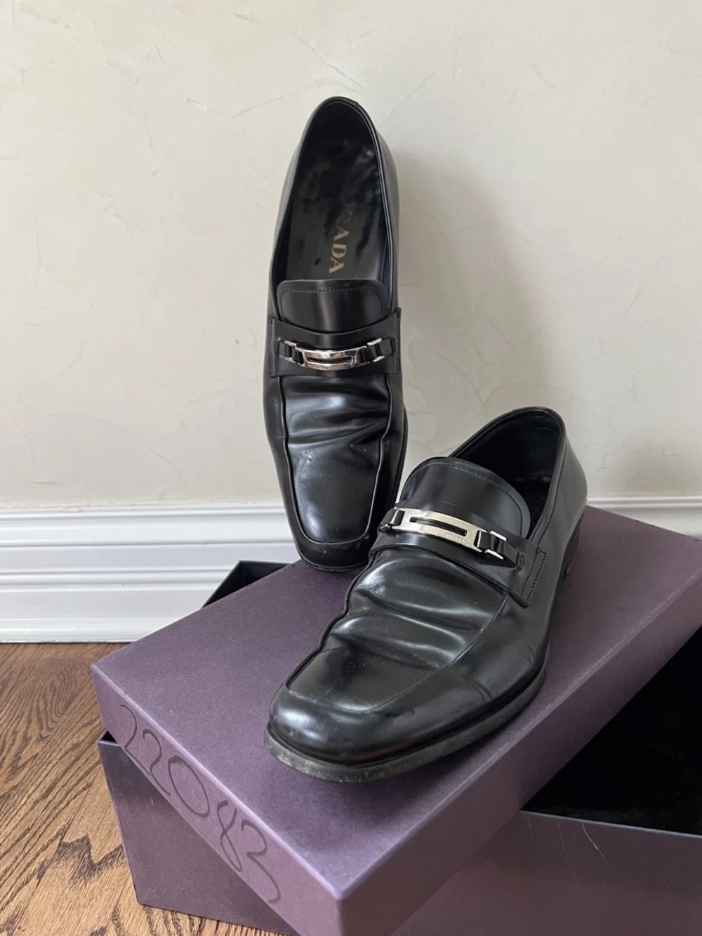 Prada Black Leather Loafers Silver Prada Hardware Italy Mens Size 9 Y2K Luxury - Picture 2 of 8